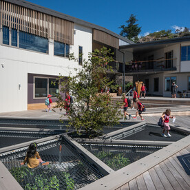 Net & Totara tree over Te Rua undercroft, Andy Spain Photography (2020)