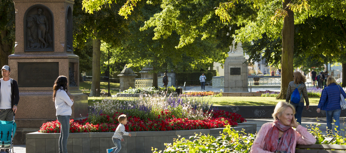 Victoria Square Memorial_