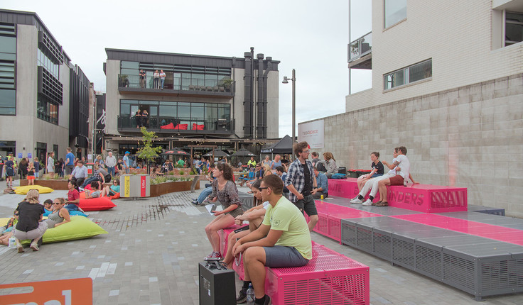 South Frame’s Evolution Square is part of a network of laneways, shared zones, landscaped
areas, integrated artworks, cultural narratives and event ready spaces.