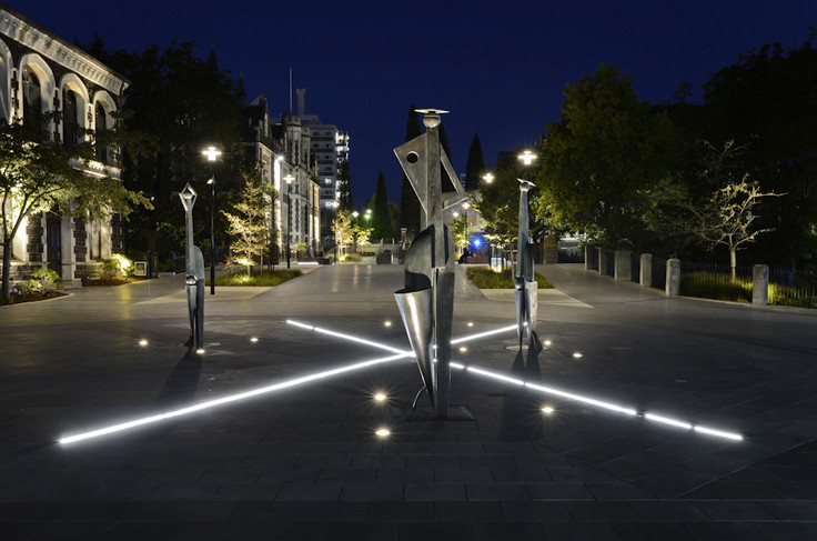 Union St and Paul Dibble – The design has a strong formal character, opening up long vistas and creating the opportunity for artwork to be installed at key intersections.  Paul Dibble was commissioned to create a sculpture for the intersection of Castle and Union Walks.