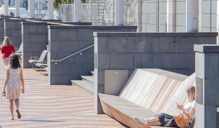 The bespoke folded bench tucks itself into the existing alcove space, providing a pause opportunity for pedestrians.