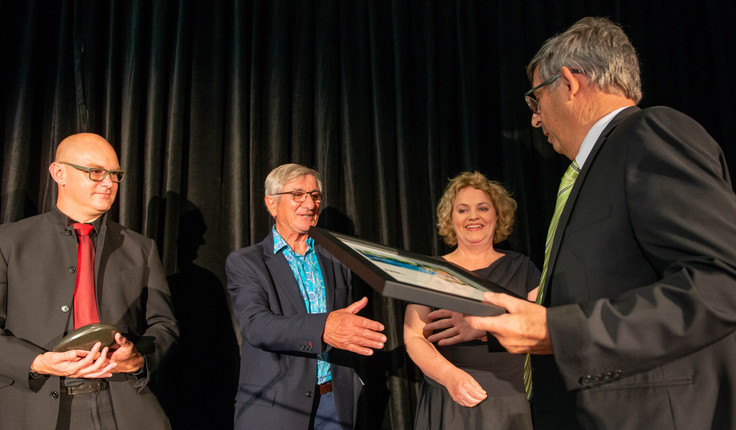 Chris Glasson receives his award from (L-R) NZILA President Brad Coombs, Frank Boffa and Dr Jacky Bowring last Friday night in Christchurch.