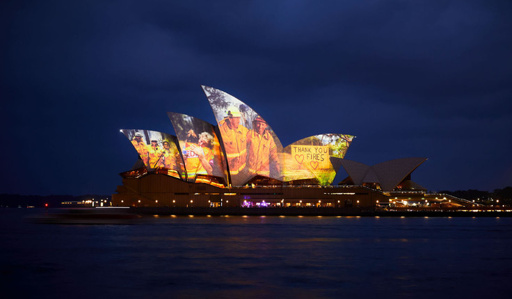 The Sydney Opera House paid tribute to Australia’s heroic firefighters over the weekend. Image courtesy of the Sydney Opera House.