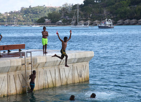Vanuatu’s rejuvenated seafront and portside precinct is full of amenities for tourists and locals alike to enjoy, including improved access to the sea.