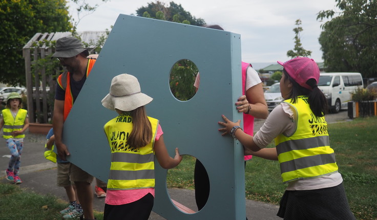 Children and their whānau help to assemble the Imaginarium alongside the design team. Photo credit: Rhiannon Josland